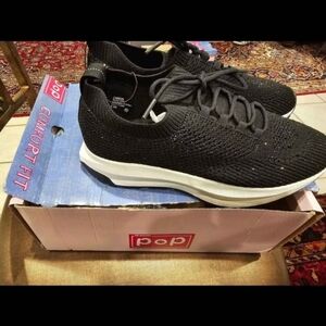 New womans size 9.5 comfort fit shoes (black) carbon upper/textile outsole
